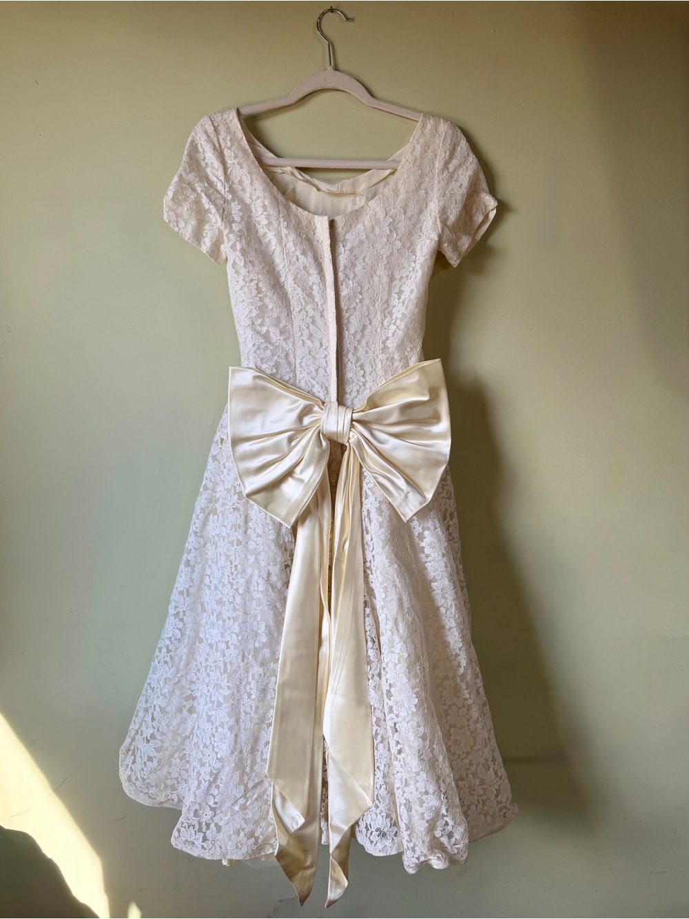VINTAGE 1950s Ivory Lace Wedding Dress with Satin Bow